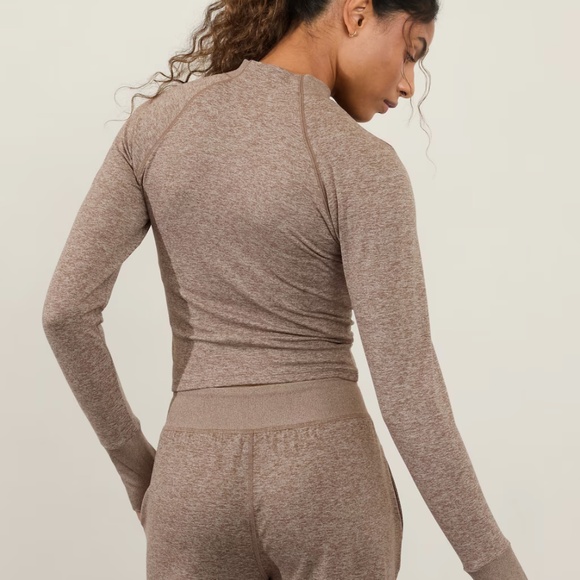 Athleta Softluxe Top in Pyrite Dovetail Heather - Picture 2 of 10